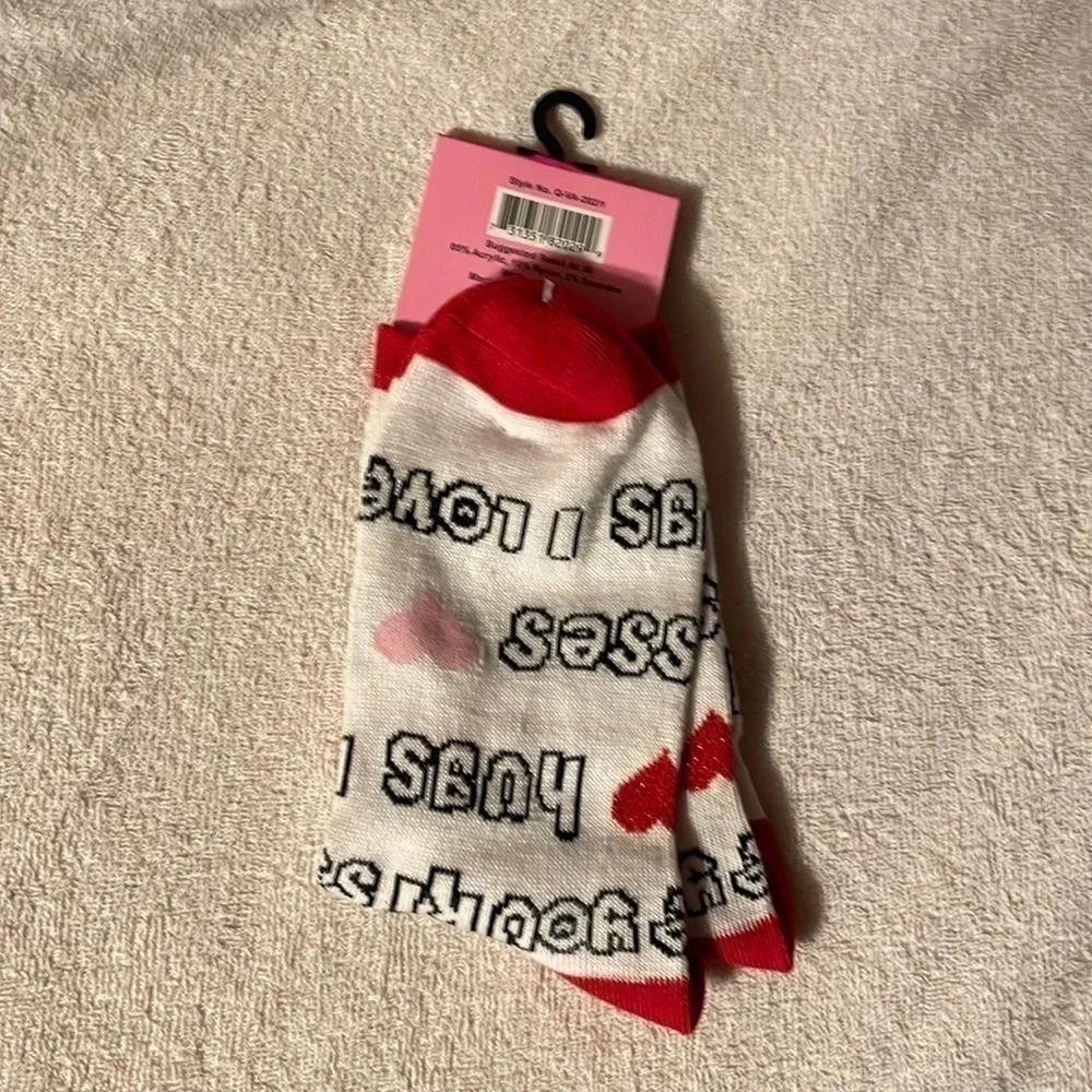 Women’s valentines day socks hugs and kisses